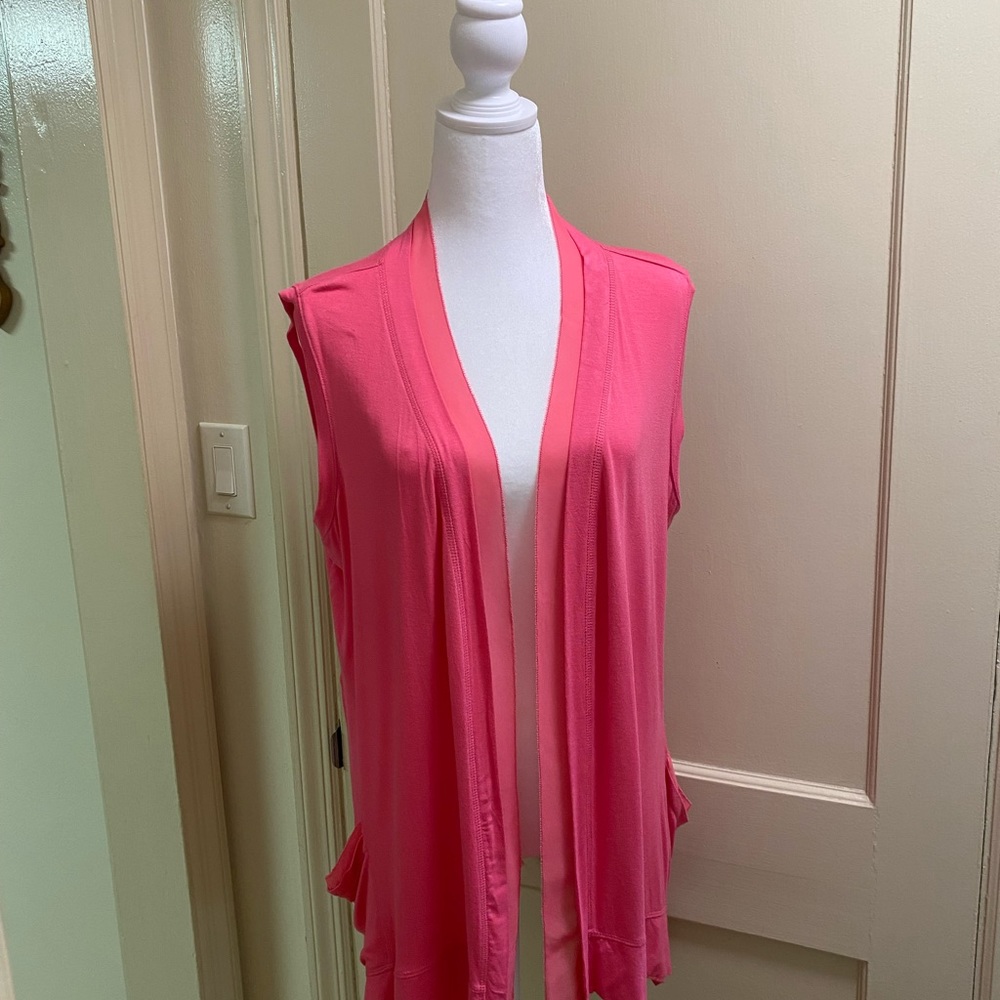 LOGO V-Neck Shark-bite Hem Vest wChiffon Trim on Neck/Front/Pockets Pink Large